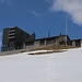 Die unbewartete Capanna Motterascio (2171m) überraschte mich mit einem wunderschönen Winterraum.