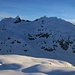 Aussicht über die Greinaebene nach Norden vom Pizzo Corói (2785,1m). Der höchste Gipfel Piz Vial (3168,4m) steht noch auf meiner Wunschliste. Links von ihm sind der Piz Gaglianera (3121m) und der unscheinbare Piz Valdraus (3096,4m).