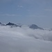Hirzli-Gipfel: Der Nebel drückt aus allen Richtungen, doch darüber ist es immer wieder fast wolkenlos ..