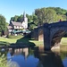 Belcastel sur Aveyron et son pont millénaire, parfaitement terrifiant en voiture.