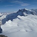 Blick zu den Bergen zwischen Strahlhorn und Monte Rosa, die deutlich niedriger sind, aber schöne Skitouren bieten.