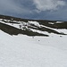 Hier geht es nun mit etwas Schneekontakt (guter Sommerschnee) durch die moderat steile Flanke zum Gamshag hinauf