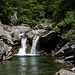 Petite cascade au-dessus du barrage