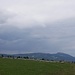 Des nuages gris arrivent depuis la France