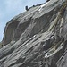 Curiosa formazione rocciosa sul filo della cresta Sud-Est.<br />Ideale per allestire una sosta e... per calarsi in corda doppia...  :-)