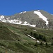 Hochalter und Mugkogel mit der Gipfelflanke, gesehen vom Kühtaisattel. Der Aufstieg erfolgte rechts der Schneefeldes und später auf der rechten Kante