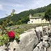 wunderbare Ansicht der Dorfkirche in Erbonne