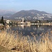 Caslano rückt näher - im Hintergrund die Hügel des Malcantone