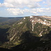 Schneekoppe (tsch. Snĕžka, poln. Śnieżka) - Ausblick im Gipfelbereich u. a. zu Hochwiesenberg (tsch. Luční hora) und dem Brunnberg (tsch. Studniční hora).