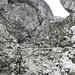 Durch die Felsen geht es nach oben.