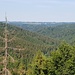 Blick vom Kämmleinsfels nach Westen. <br /><br />Typisch für den westlichen Frankenwald: es gibt keine markanten Gipfel, nur tief eingeschnittene Täler