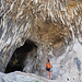 spettacolari grotte lungo il sentiero di discesa