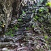 Steintreppe auf der wilden Strecke von Pozzöu nach Faidal