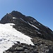 Der Aufstiegsgrat von der Scharte aus gesehen, man erkennt auch schon den Gipfel.