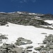 Lungo il percorso,oltre i 2600 m,incontravamo ancora marcate distese di neve