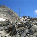 Wir erreichen die Georgys Hütte (rechts), aber erstmal ruft links oben der Gipfel.