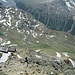 Abstieg vom Gipfel zur Georgys Hütte, die auf einem Felsvorsprung liegt und eine wunderbare Aussichtsterasse hat.