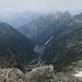 Vista sulla Val Cama... purtroppo il lato italiano è occultato dalle nubi, posatesi da non molto sulla cima...