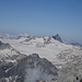 Auf dem Gipfel: Blick in die Gletscherwelt der Adamellogruppe ..<br />Den Adamello-Gipfel kann man hinter dem Corno Bianco vermutlich gar nicht sehen (?)