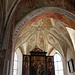 In der Friedhofskirche mit ihren Fresken aus der Renaissancezeit