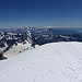 Mont Blanc - Ausblick am Gipfel in etwa östliche Richtung. Hinten ist u. a. das Monte Rosa-Massiv zu erkennen.