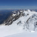Im Abstieg vom Mont Blanc (via Bosses-Grat) - Seitenblick u. a. zu Aiguille du Midi und Mont Maudit.