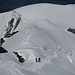 Im Abstieg vom Mont Blanc (via Bosses-Grat) - Gut sind die beiden Buckel, Grande Bosse (4.513 m) und Petite Bosse (4.547 m), auszumachen. Rechts ist auch das Vallot-Biwak zu erkennen.