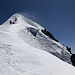 Im Aufstieg zum Mont Blanc (via Bosses-Grat) - Mittlerweile weht, trotz ganz viel Sonne, eine sehr frische Brise. Weiter oben ist das am Grat auch zu erahnen.