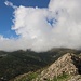 die hohen Berge stecken noch in Wolken