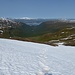über ein weiteres Schneefeld mit Blick in Richtung Tromsö