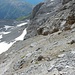 In der Gratsenke zwischen Punkt 2737 m und  2768 m. Rückblick zum Ende der Felsterrasse welche den Abstieg ohne klettern ermöglichte