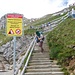 Treppen in den Bergen = Alpine Gefahr