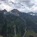 Hier noch ein Foto vom Oberälpler, worauf man sehr gut die Skitourenabfahrt via Staldenfirn erkennt. Witzig die Route mal im Sommer zu sehen. 