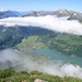 Gipfel-Blick:
auf Lungernsee hinab, gegen den Brienzer Grat, Giswilerstock und ganz rechts sogar die Schrattenflue;
ein dekoratives Wolkenband schwebt über Schönbüel