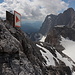Im Abstieg vom Kleinen Koppenkarstein (via Westgrat-Klettersteig) - Kurz bevor das Flugsicherungszeichen wieder erreicht ist. Hier führt der Klettersteig über eine sehr abschüssige Stelle.
