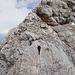 Im Aufstieg zum Kleinen Koppenkarstein (via Westgrat-Klettersteig) - Eine Seilbrücke führt zwischendurch relativ spannend über eine Scharte.