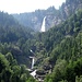 Der Wasserfall des Ri della Crosa. In der Nähe führt der Wanderweg durch.