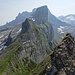 Blick vom Planggengrat über die lohnende Gratwanderung zum Lauchernstock (Gipfelkote verdeckt).