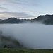 In der Nähe von Punkt 2213 m überstiegen wir die Nebeldecke