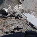 Im Abstieg vom Hohen Dachstein (via Westgrat) - Blick hinunter in Richtung Obere Windlucke. Über das Schnee-/Firnfeld werden wir gleich vom Grat hinunter zum Gletscher stapfen.