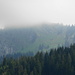 An der Sattelegg: Der Chli Aubrig hüllt sich in Wolken