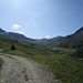die Alphütten der Alp Neaza sind noch ein gutes Stück entfernt