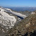 Güferhorn (3379m):<br /><br />Ohne Zoom schaut die Gipfelaussicht zum Rheinwaldhorn (3402,2m) so aus. Links auf dem Bild ist zudem das 3260m hohe Grauhorn zu sehen und dahinter am fernen Horizont die Walliser Viertausender!