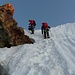 Ausstieg über steile Schneewächte bei Pt. 3373
