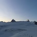 Andere Felszähne im Gletschermeer: Matterhorn und Dent Herens aus interessanter Perspektive