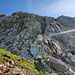 Einsteig Crete Rose Klettersteig - der Klettersteig zieht die Rinne ausgehend der Bildmitte rauf 