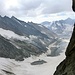 Blick über den Strahlegg Gletscher zum Aarbiwak