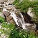 Schmucker kleiner Wasserfall an der Schönberghütte