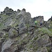 Steil am Abgrund aber sehr gut ausgebaut ist der Weg zwischen Passo Venerocolo und der Tagliaferri-Hütte