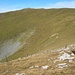 Der schöne Gipfelgrat zum Widderfeld Stock (2351m). Die südseitigen Weiden sind übrigens die am höchsten gelegene im Kanton Nidwalden, hier können Kühe Hühenluft schnuppern ;-)